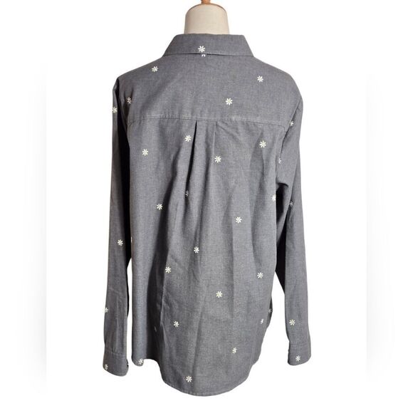 Torrid Gray Daisy Embroidered Button Down Shirt Plus Size - Picture 4 of 8